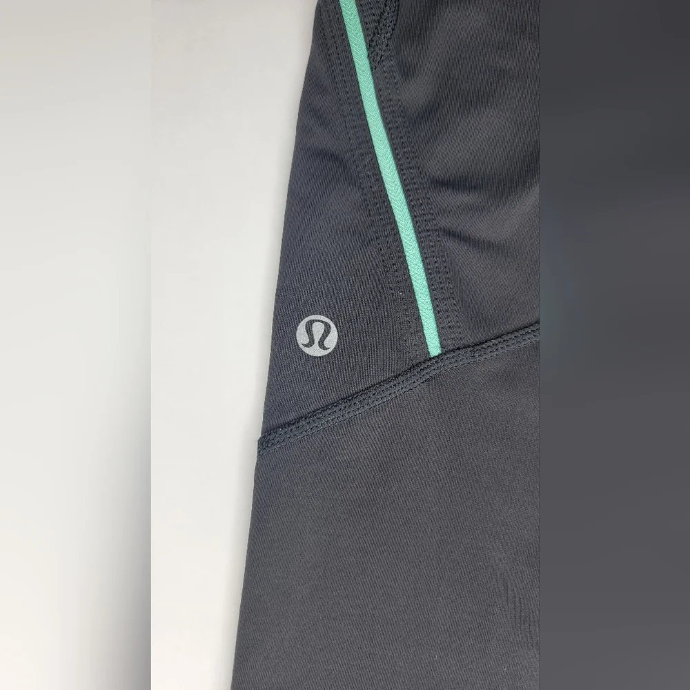 Lululemon Run Excel Capri 3/4 Green Stripes Leggings 4 - Picture 5 of 8